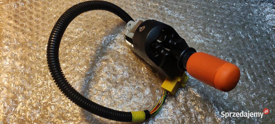 DŹWIGNIA REWERSU VALTRA VERSU DIRECT łódzkie Kutno