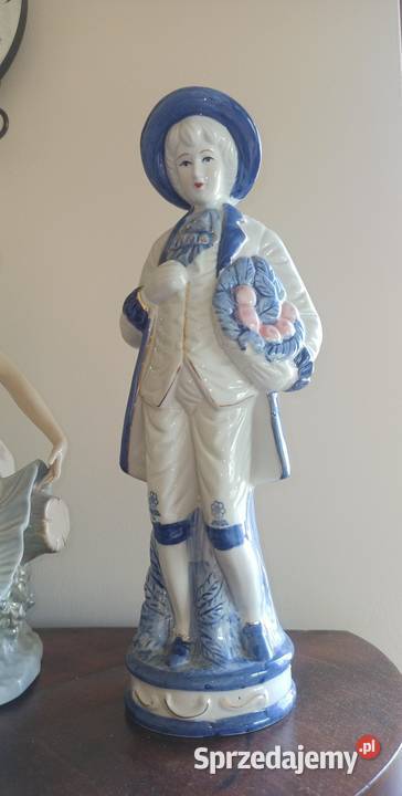 Figurka młodzieńca z koszykiem owoców pomorskie sprzedam