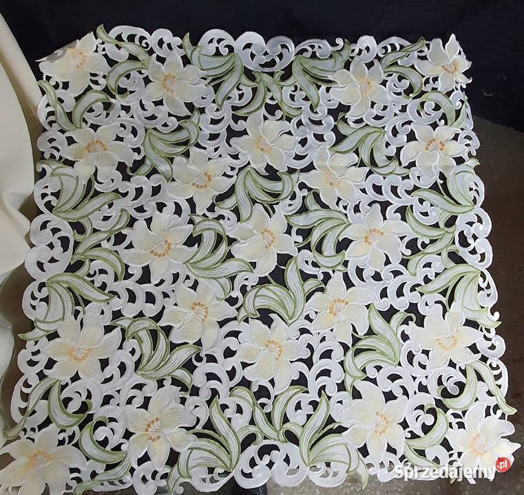 Ażurowa serweta letnie wzory haftowane 85x85 mazowieckie Piaseczno