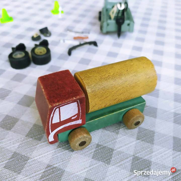 Blaszanemetalowe auta PRL holownik dźwig Kolekcje Lublin