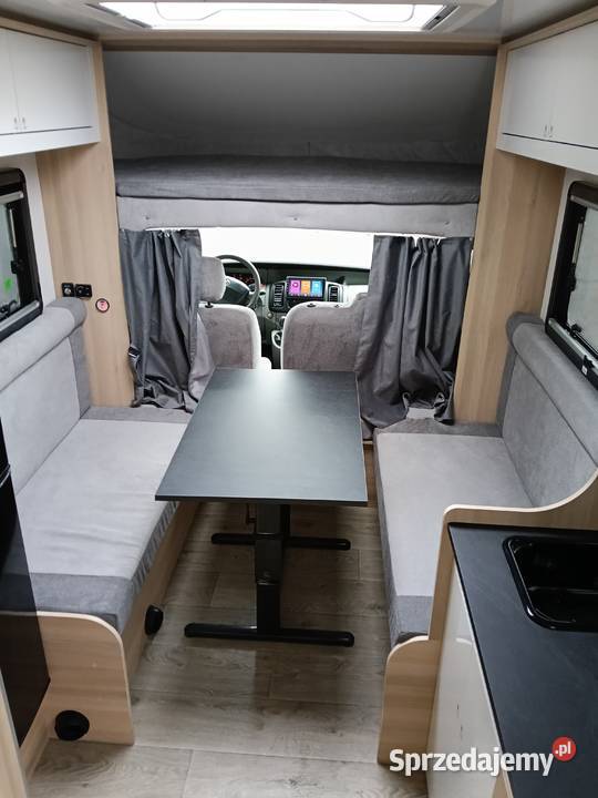 Kamper na bazie Renault Trafic z nową zabudową