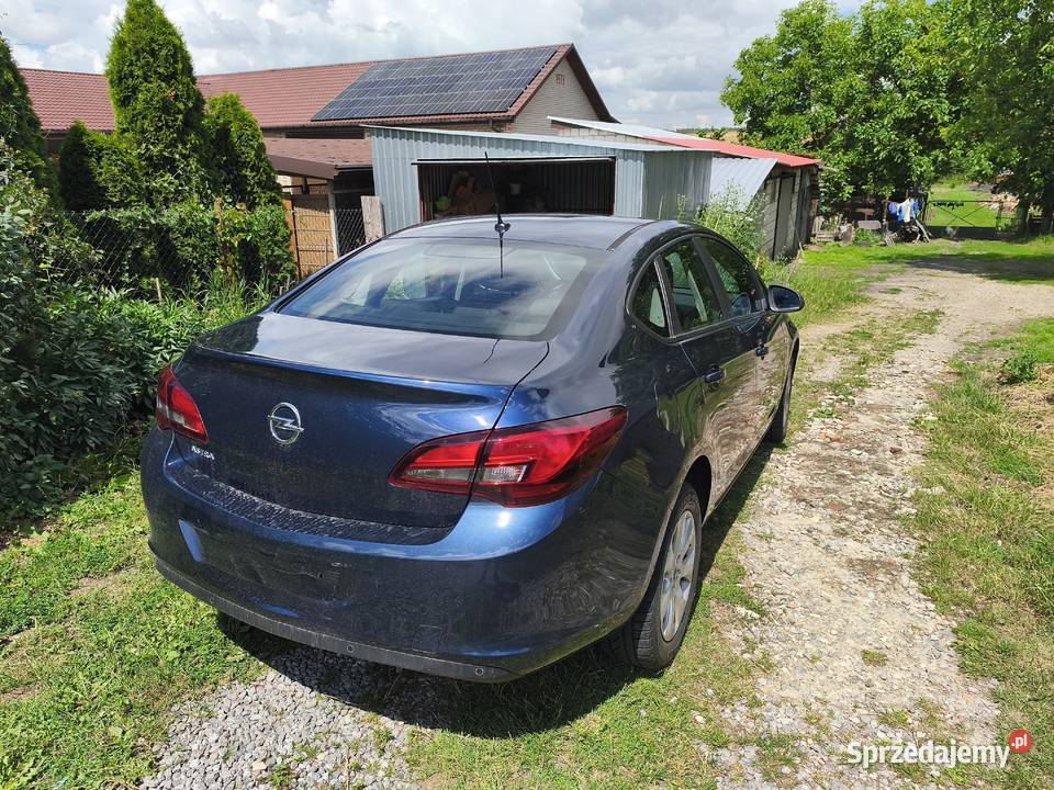 Sprzedam Opel Astra j sedan 4/5