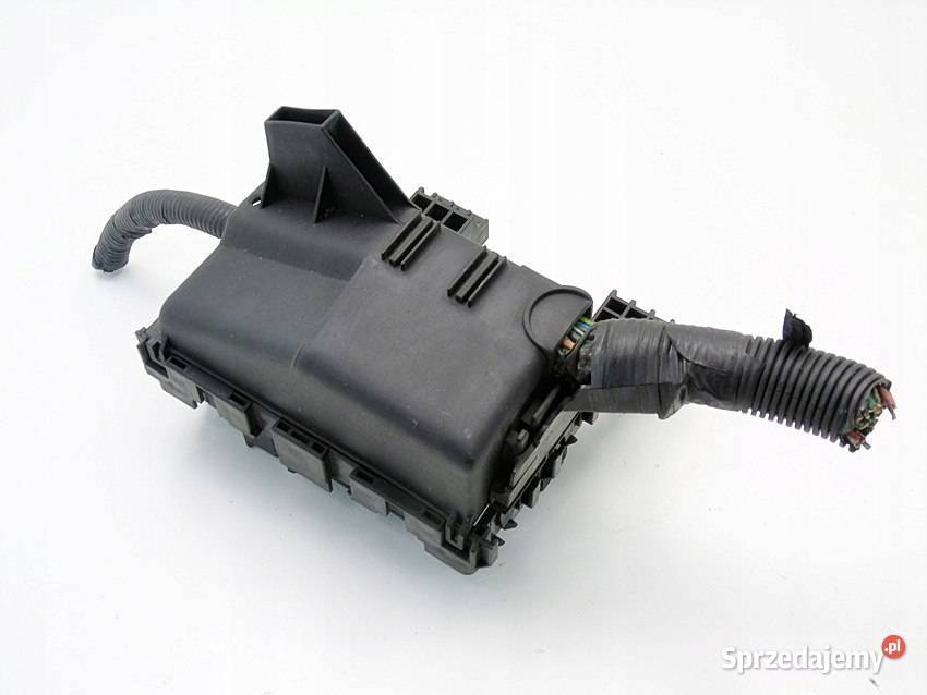SKRZYNKA BEZPIECZNIKOWA NISSAN ALMERA TINO 2002