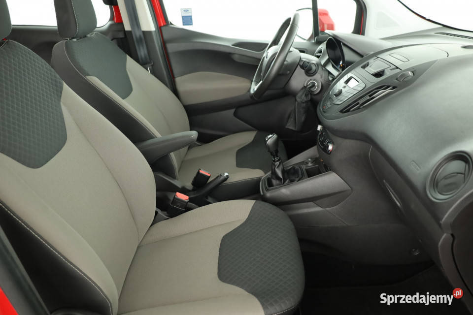 Ford Transit Courier 10 EcoBoost gniazdo USB