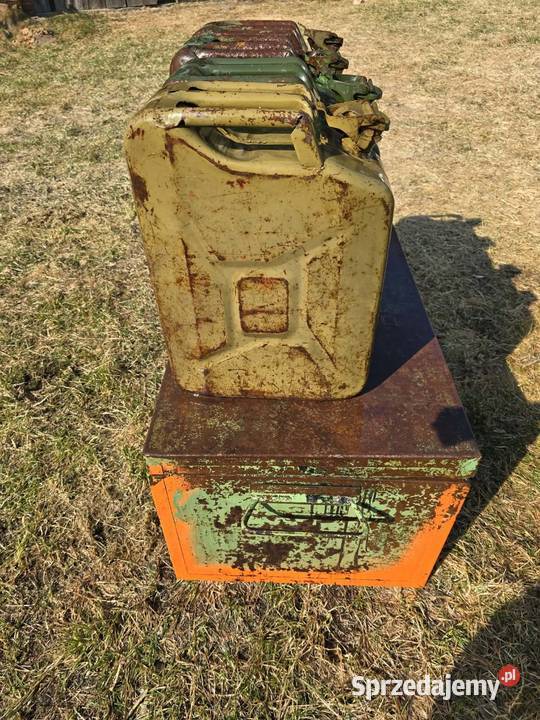 Kanistry paliwowego plus skrzynia sprzedam