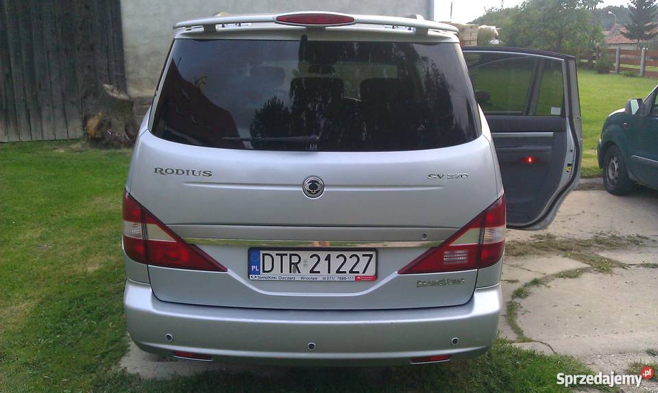 Ssangyong Rodius wygodnie przewiezie 7 osobób z 4/5