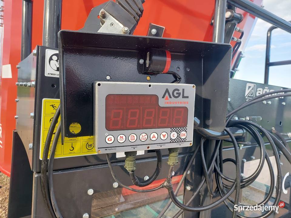 Wóz paszowy AGL Twister 8m3 Rząśno