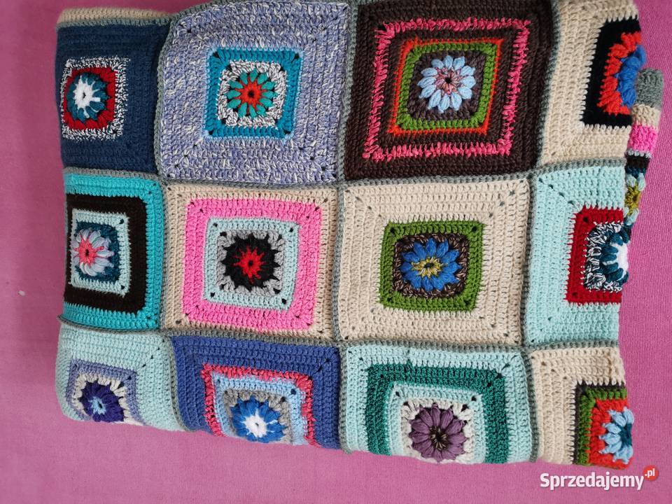 Narzuta przykrycie na łóżko zrobiona na szydełku