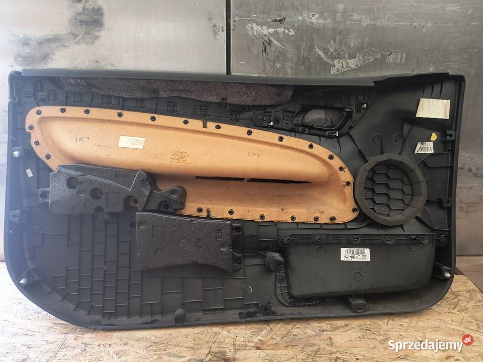 Boczek drzwi prawy DS3 skóra biała nitka citroen Kakonin