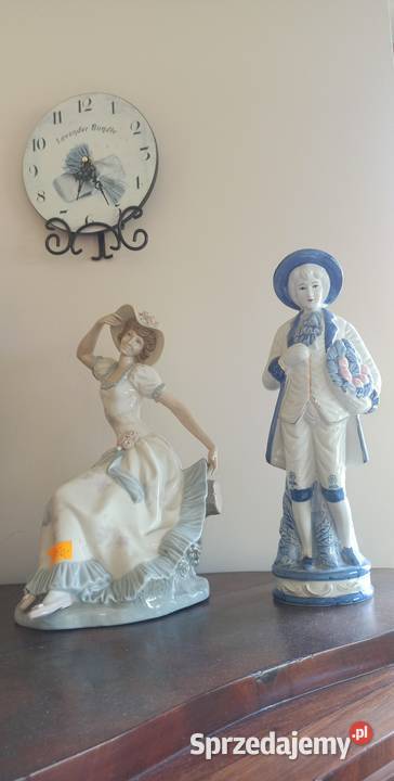 Figurka młodzieńca z koszykiem owoców pomorskie