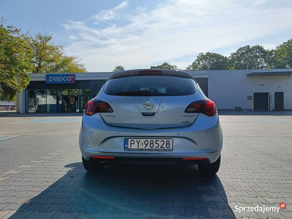 Opel Astra bogato wyposażona Poznań