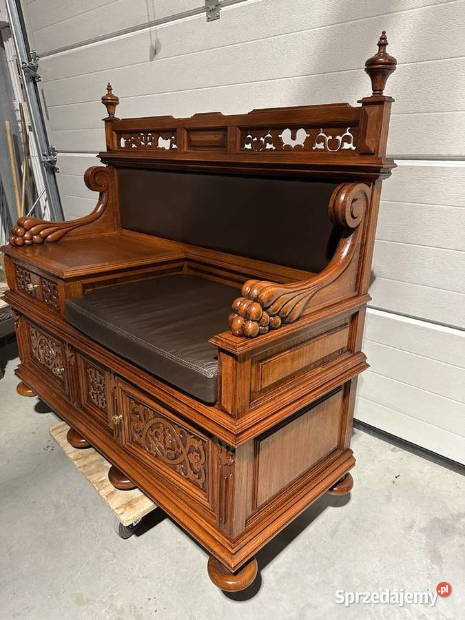 Antyczna drewniana dekoracyjna ławka wielkopolskie