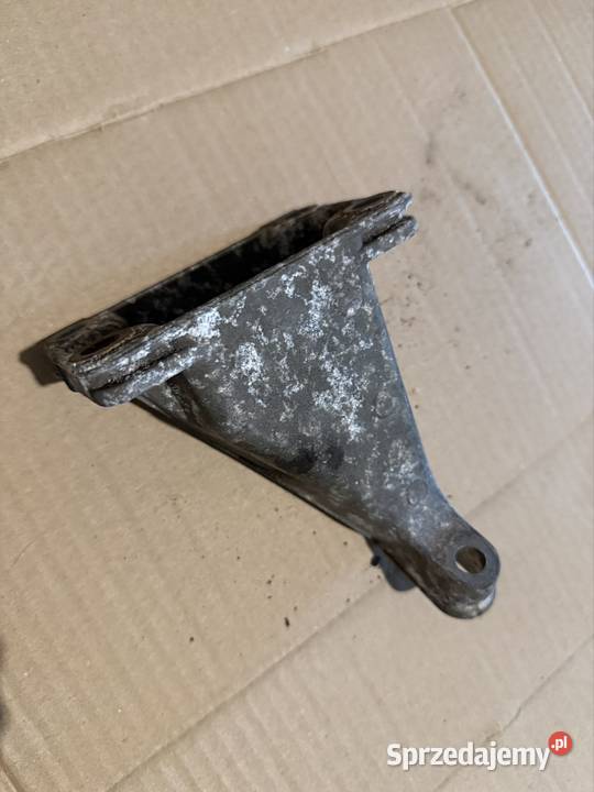 BMW e24 e28 łapa silnika prawa OE 1175592 osobowe śląskie Jastrzębie-Zdrój
