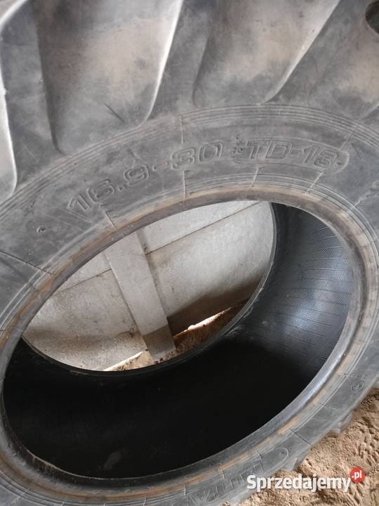 Opony 16930 48070R30 Strojec