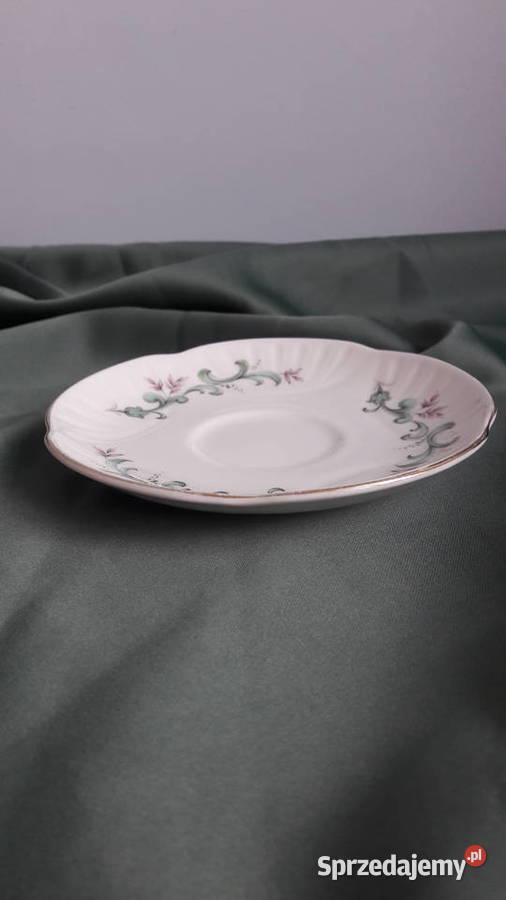 Mały talerzyk z porcelany kostnej Royal Victoria inny kolor Głuchołazy