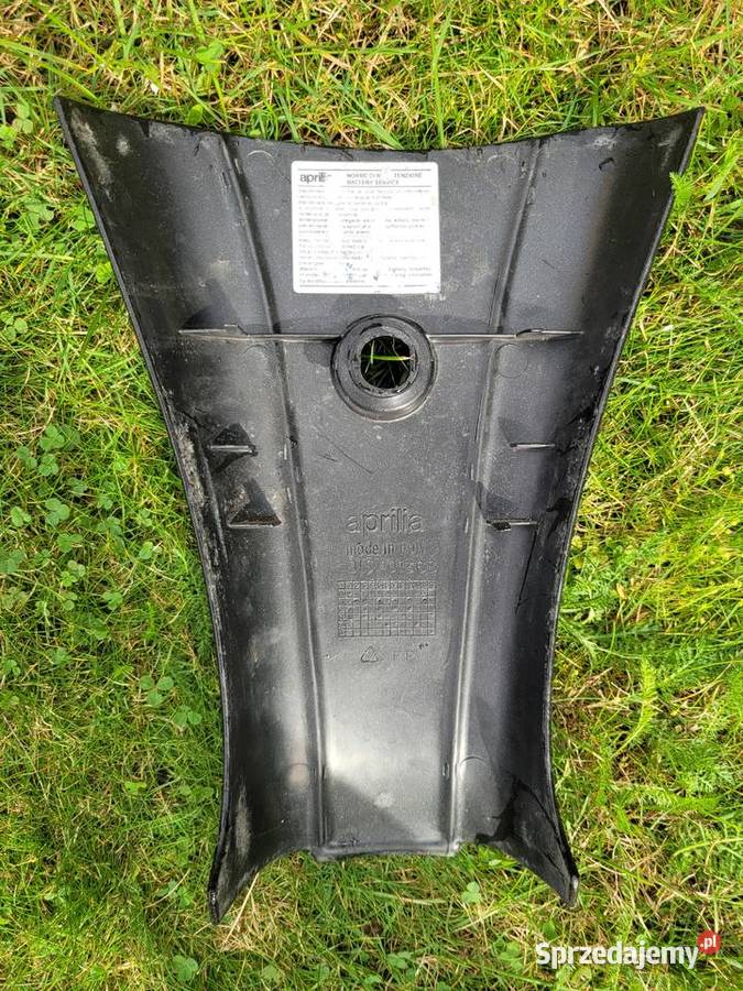 APRILIA SR oslona akumulatora zaslepka plastik Części i akcesoria motocyklowe Piła sprzedam