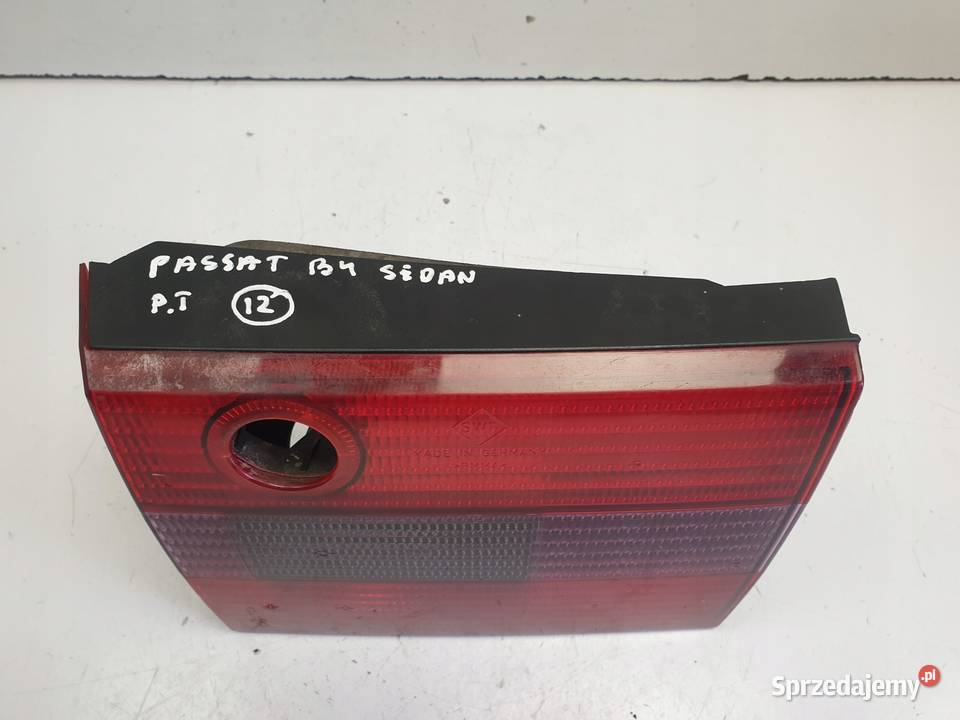 LAMPA Prawy VW Passat B4 sedan TYLNA tył