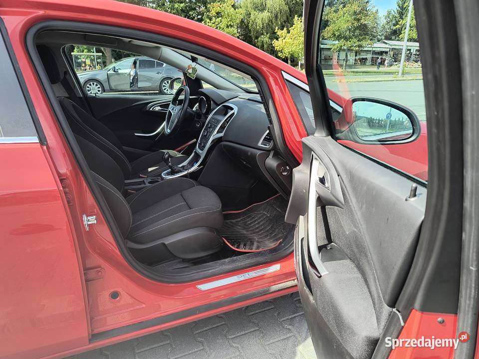 Opel astra j 2010 16 180 turbo mały przebieg aluminiowe felgi świętokrzyskie