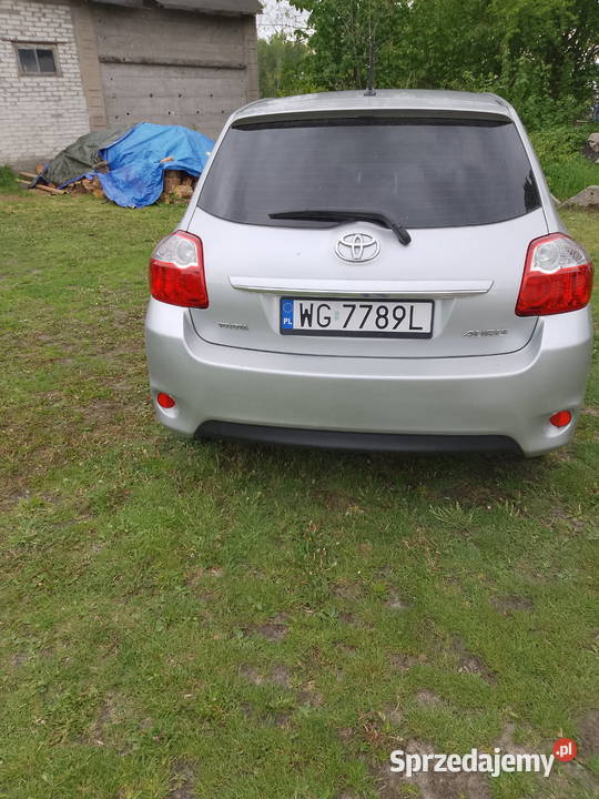 Toyota Auris 133 rocznik 2013 gaz Unin-Kolonia sprzedam