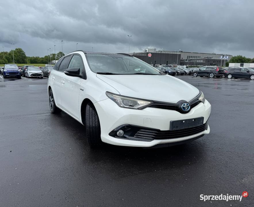 SToyota Auris 2018 18B Hybryd 155 tus podgrzewane fotele Kołobrzeg sprzedam