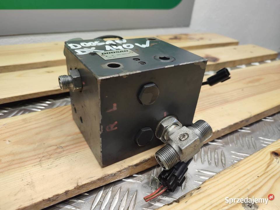 Blok hydrauliczny DOOSAN DX 140 W 1702046