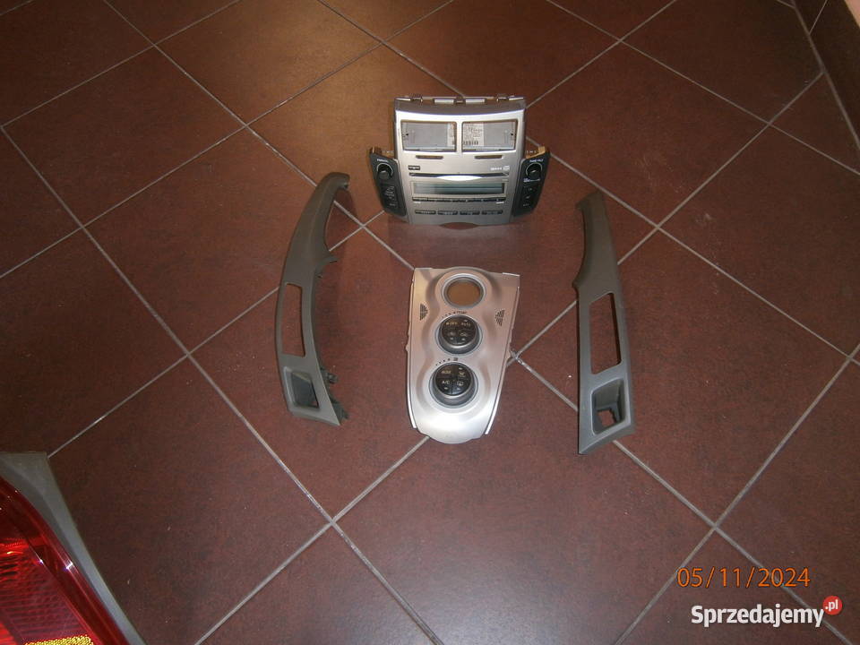 TOYOTA Yaris II części Poddębice