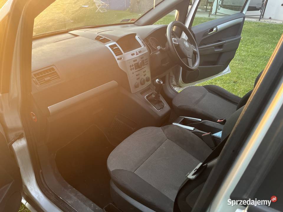 Opel zafira 16Benzyna 7 osobowa srebrny