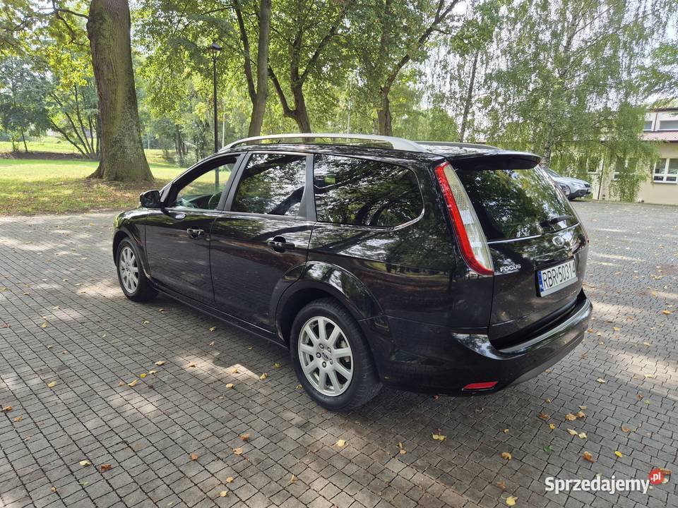 Ford Focus 1 6 16v Benzyna 2009 lakier metallic Haczów