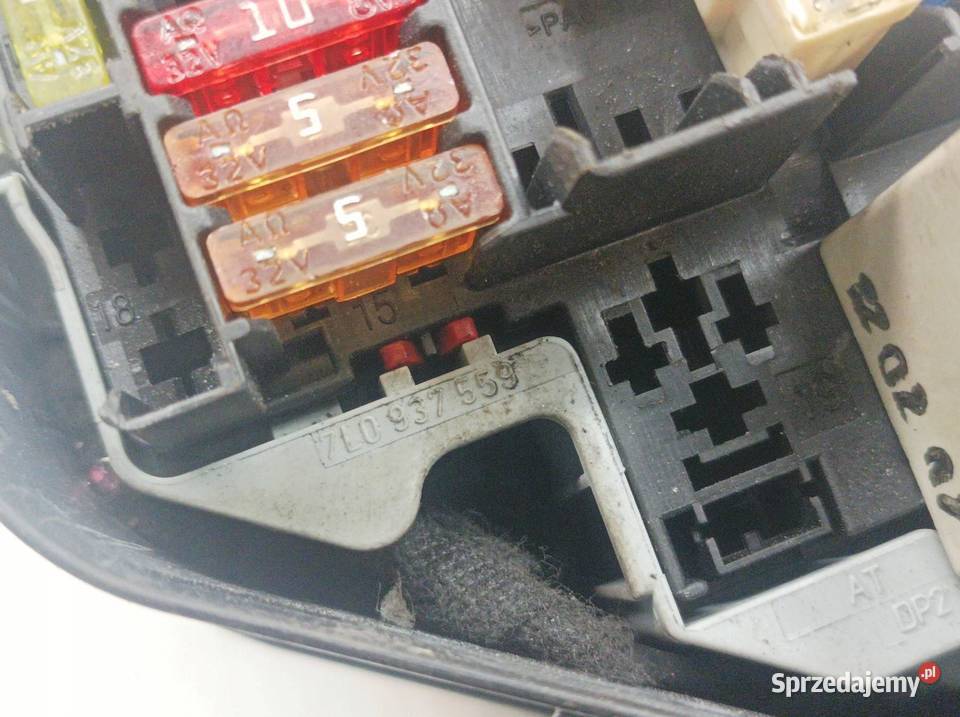 SKRZYNKA BEZPIECZNIKÓW 7L0937503D 3D 232 Audi Q7 świętokrzyskie