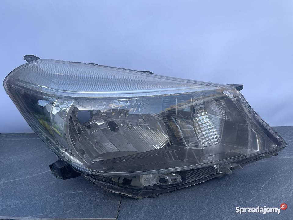 TOYOTA YARIS 3 PRAWA LAMPA PRZÓD Lampy przednie Ostroróg sprzedam