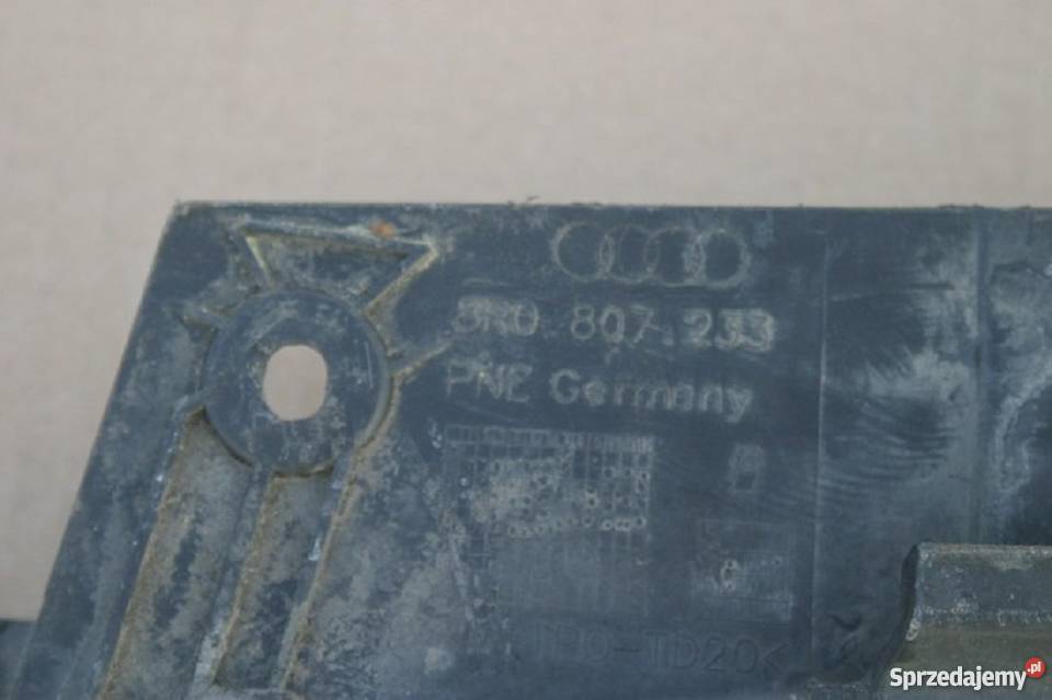 AUDI Q5 8R0 OSŁONA PŁYTA POD ZDERZAK PRZÓD Bieleń