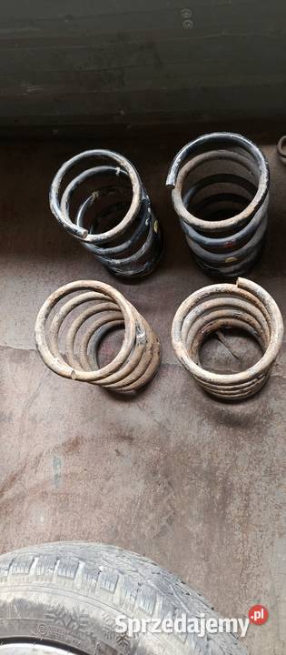 Sprężyny tył toyota raw 4 D4D 2005r Kolonia Siedliszczki