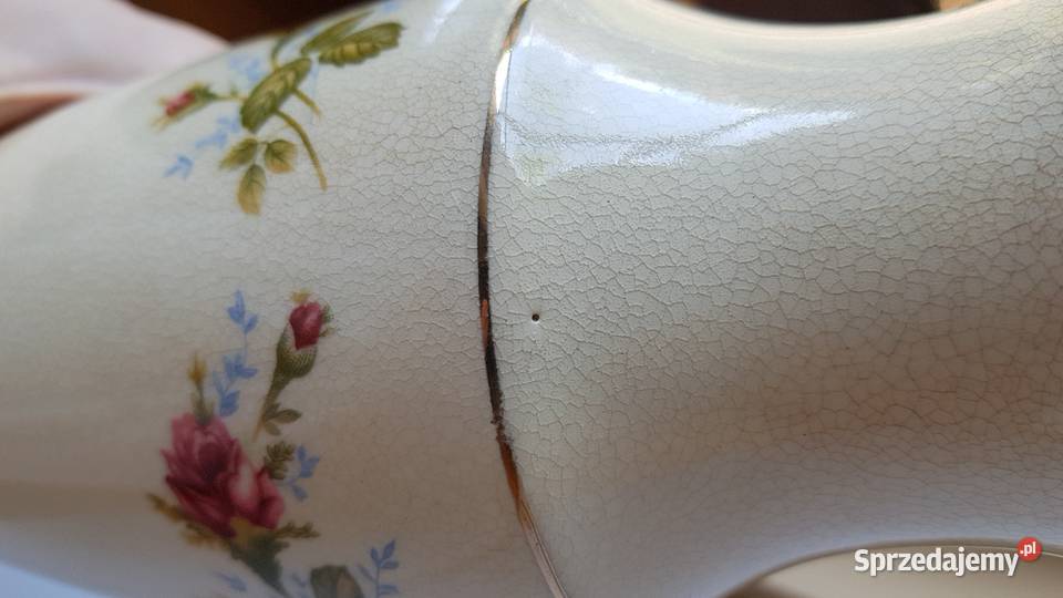 Wazon ceramiczny z różami kwiatami róża ceramika