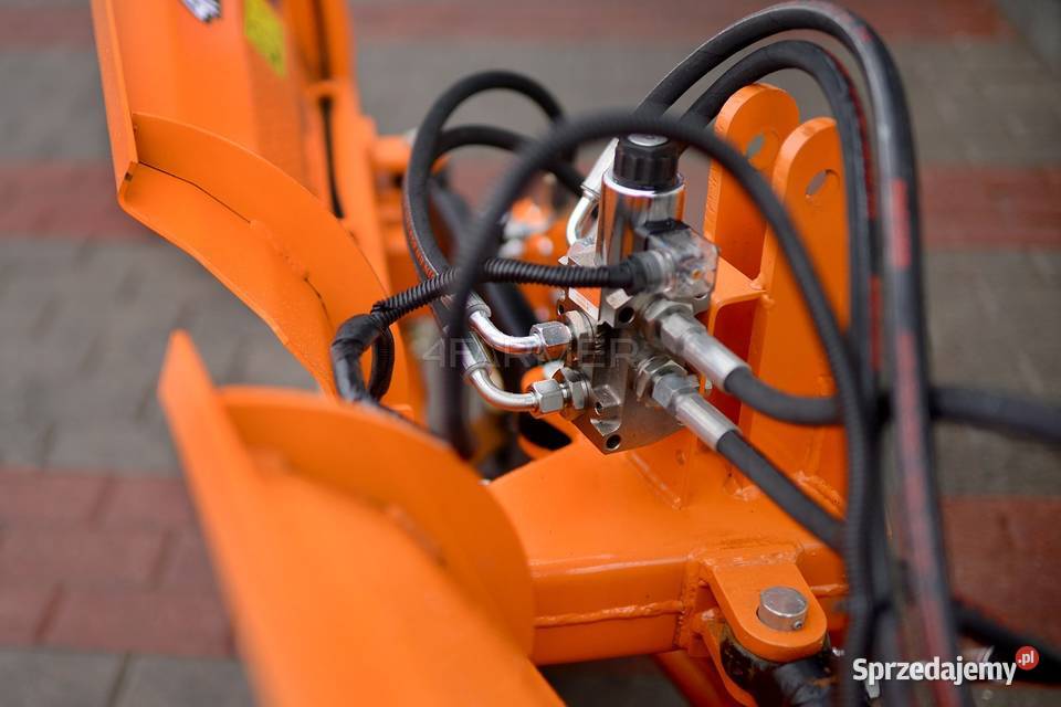 Pług do śniegu strzałkowy Vario 180 hydrauliczny Tajęcina