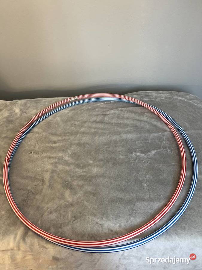 2 hula hop niebieskie i czerwone