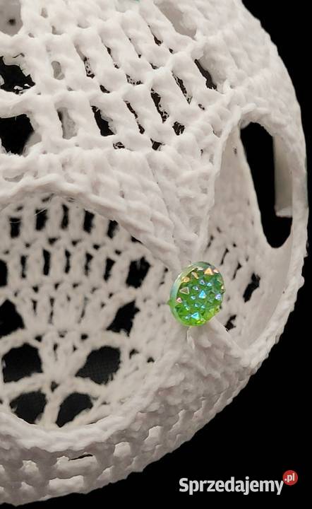 Bombka ręcznie wykonana na stojaku biały Krzywaczka