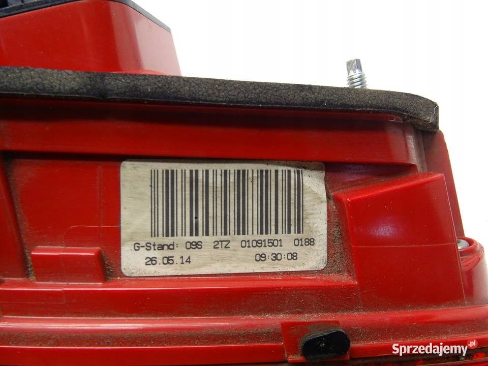 LAMPA LEWA LEWY TYŁ TYLNA W KLAPE AUDI A4 B8