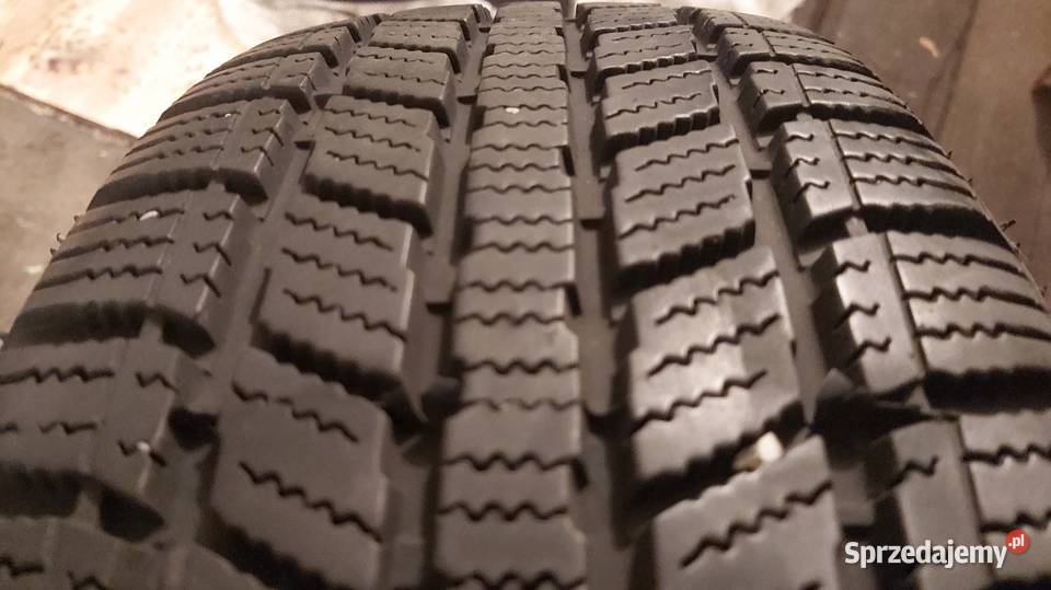 Opony zimowe Zeetex na felgach stalowych sprzedam