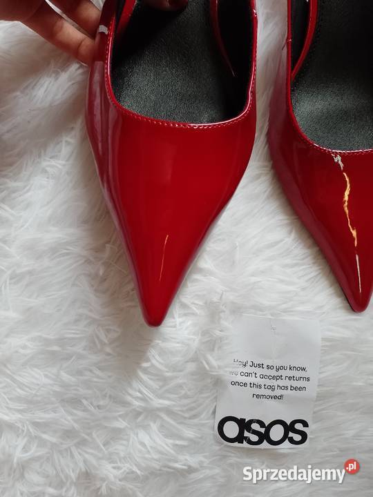 42 ASOS Czerwone baleriny wieczorowe z odkrytą