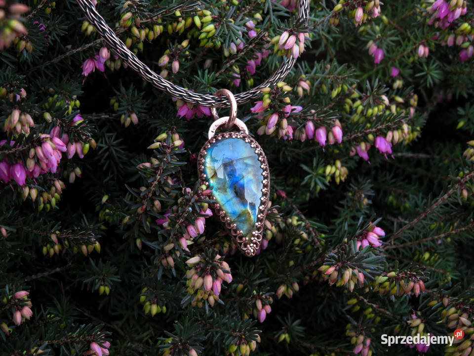 Miedziany wisiorek z labradorytem Wisiorki Wieliczka