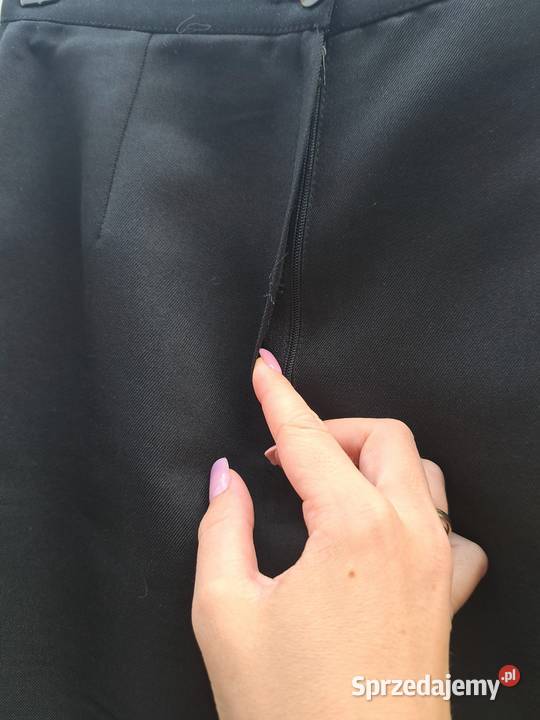 Czarna klasyczna spódnica damska Trąbki Wielkie