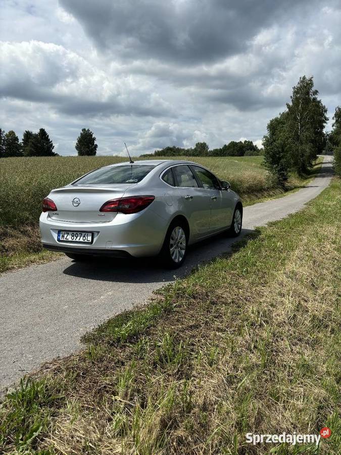 Opel Astra J sedan Salon Polska podkarpackie Zabratówka sprzedam