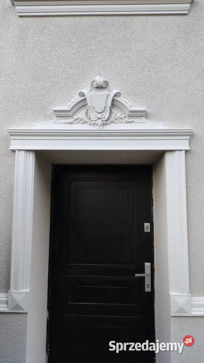SZTUKATERIA ELEWACYJNA MARMUROWA PORTAL KARTUSZ