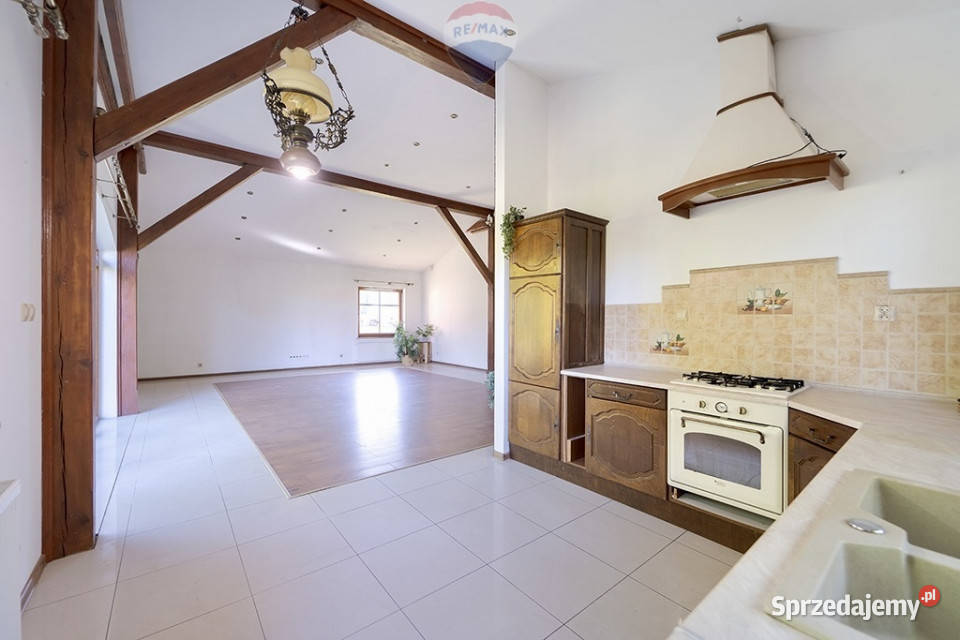 Dom parterowy wysoka hala garaże i pół hektara Liczba pokoi 4 Błonie