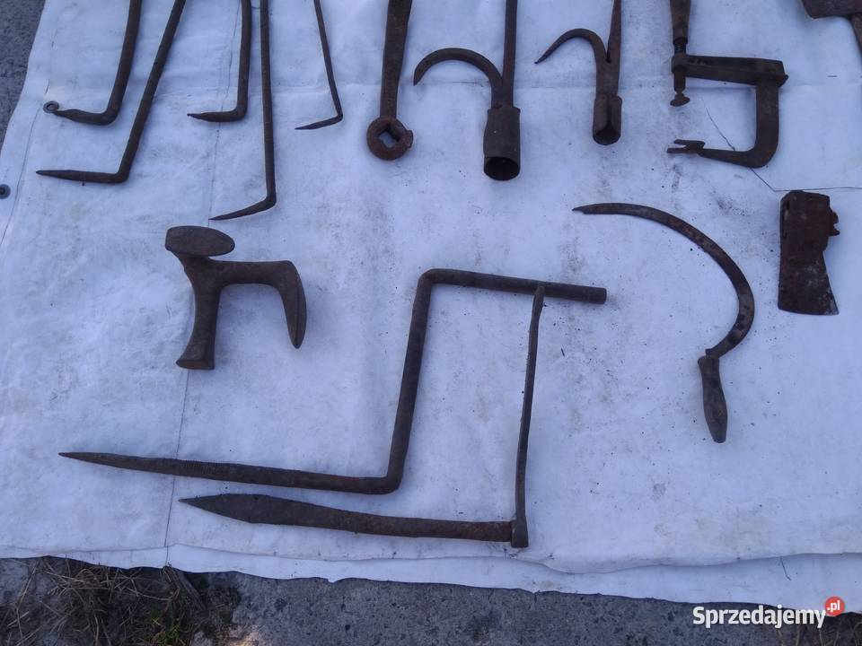 Różne stare rzeczy kowadło szewskie sierp