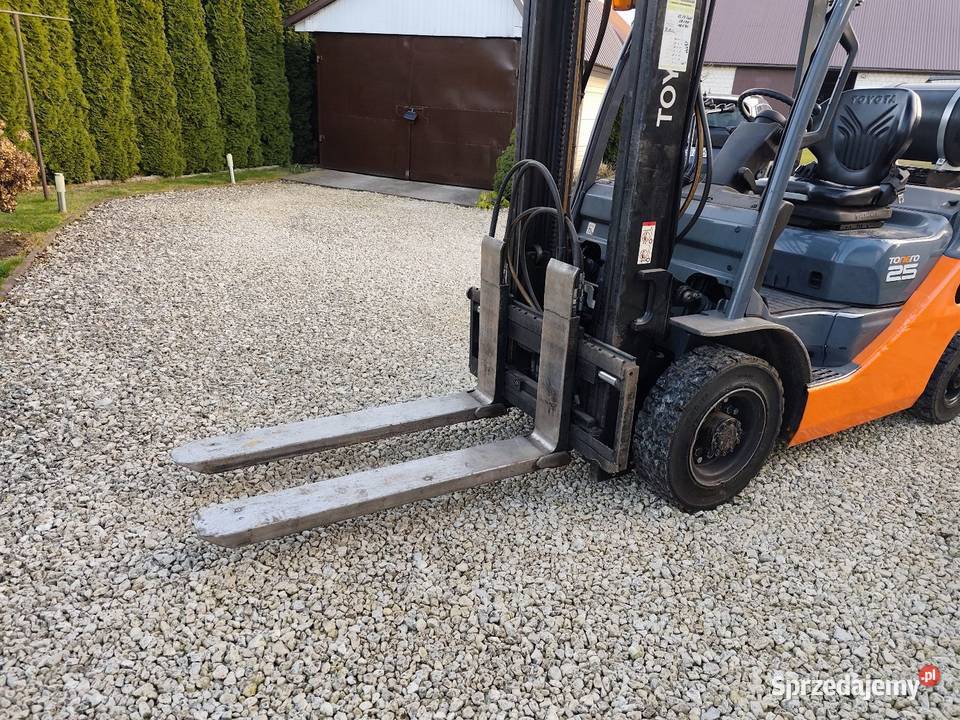 Wózek widłowy Toyota serii 8 25 to 8fgf25 widly Rzeczniów