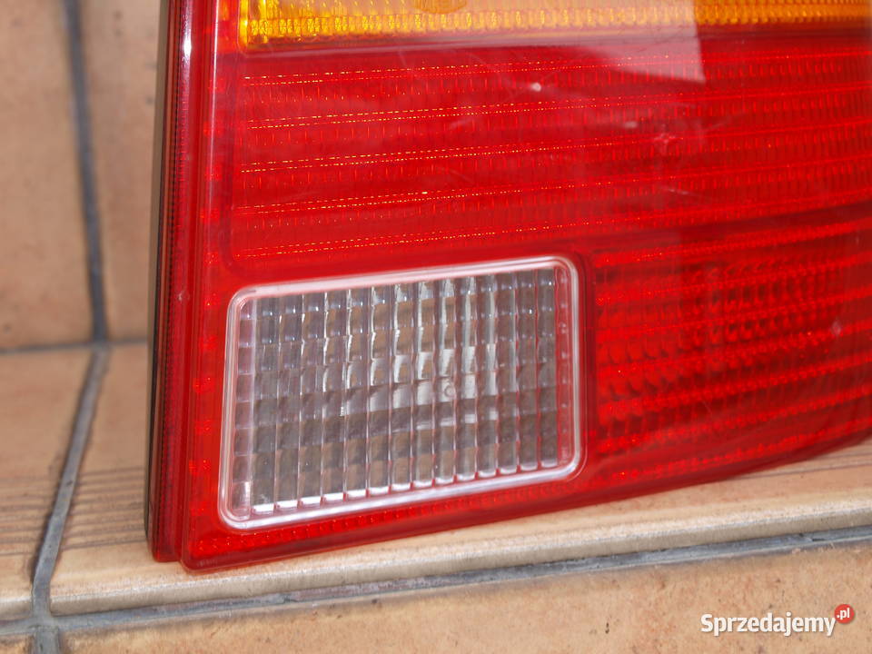 VW Golf 4 lampa prawa tył 35 drzwi 1997 2003r Kalisz