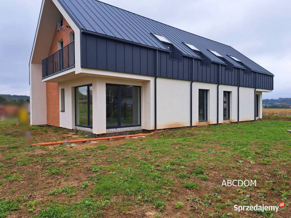 Budynek o nowoczesnej brylegaraż5 pokoi Tomaszowice