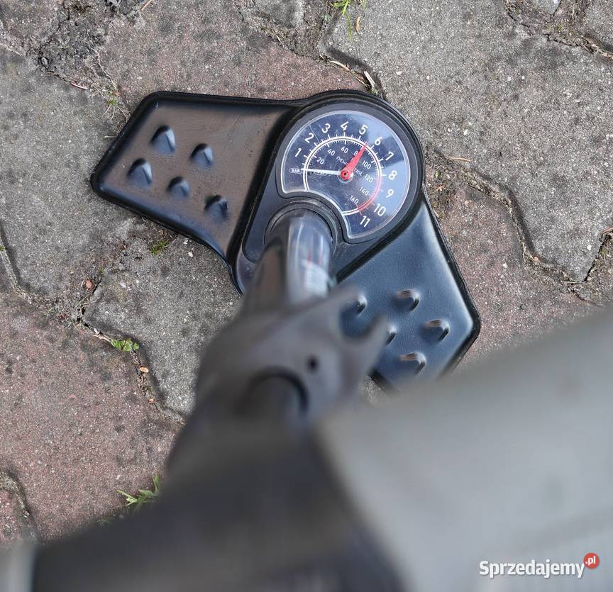 Pompka rowerowa stojąca z manometrem Knurów