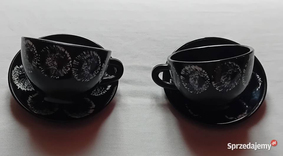 Dwie hialitowe filiżanki z podstawkami huta Porcelana i szkło Koźminek
